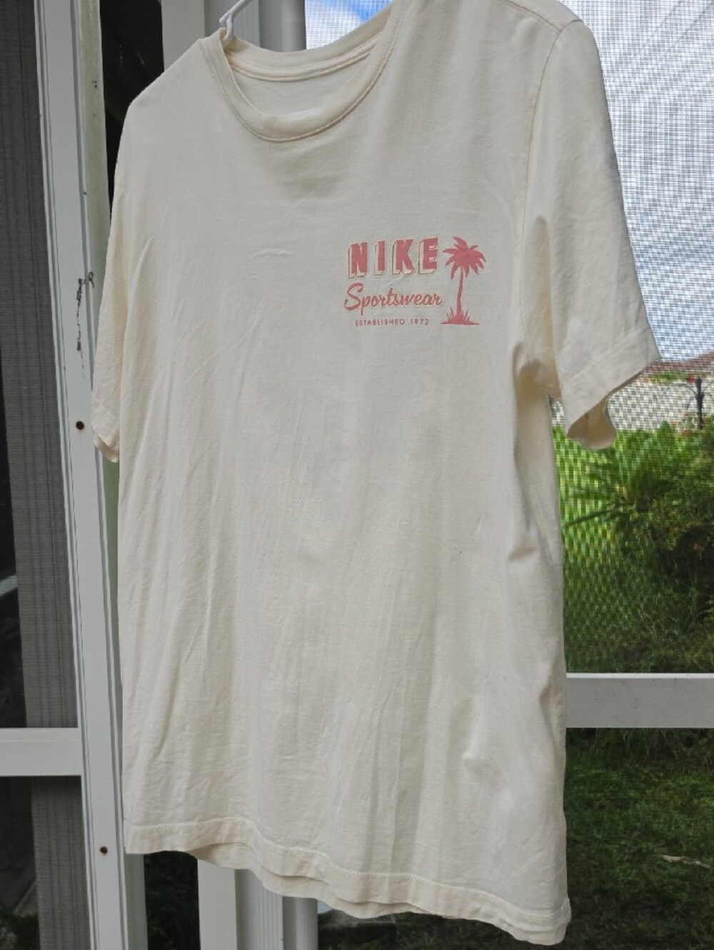 NIKE Sportswear Paradise Flower Graphic T-Shirt